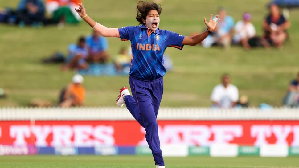 Team India pacer Jhulan Goswami celebrates after picking a wicket against England in their ICC Women World Cup 2022 match. (Source: Twitter)