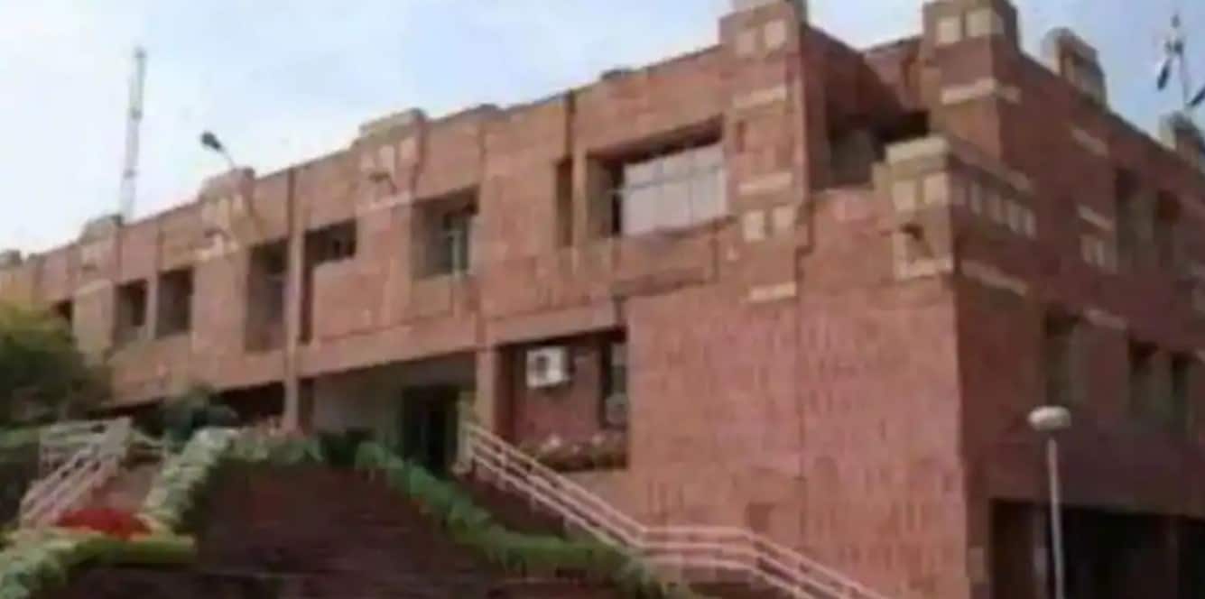 JNU students fined for keeping &#039;unauthorised guests&#039; at hostel, union protests