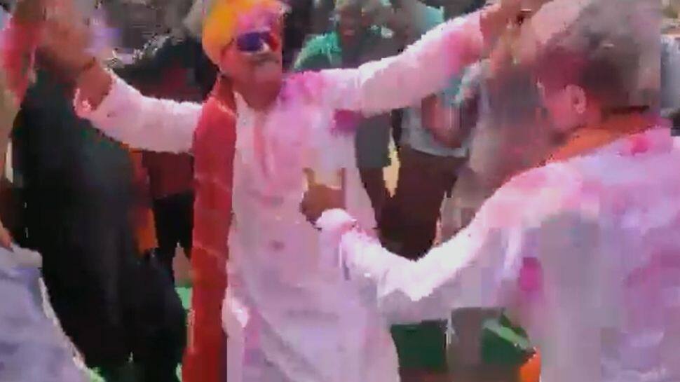 Watch Noida Police Chief District Megistrates Pro Level Dance On Holi Goes Viral India News 