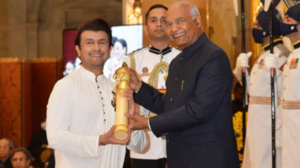 Sonu Nigam bestowed with Padma Shri by President Ram Nath Kovind after claiming he &#039;won&#039;t be able to accept award&#039;: SEE PIC