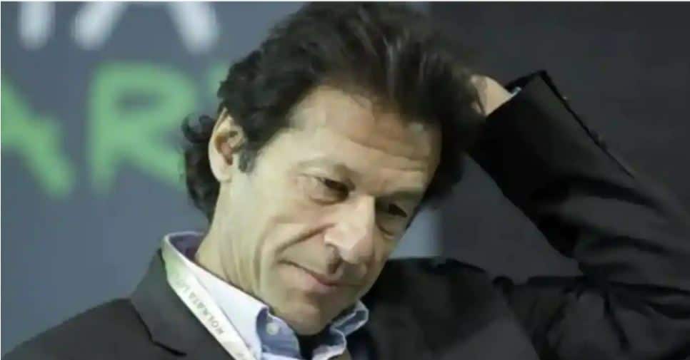 Pakistan political crisis: Imran Khan to address media after losing majority