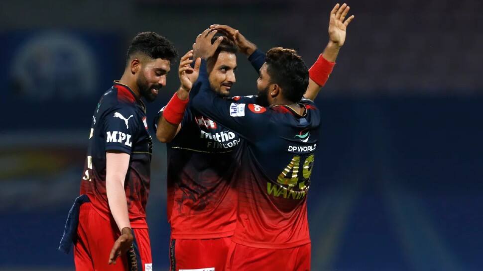 RCB all-rounder Harshal Patel (centre) celebrates after picking up a wicket against KKR in their IPL 2022 match. Harshal Patel’s tally of 19 dot balls is the joint-highest by any bowler in an IPL match. While he shares the feat with five other bowlers, Deepak Chahar is on the top for bowling 20 dots against KKR in 2019. (Photo: BCCI/IPL)
