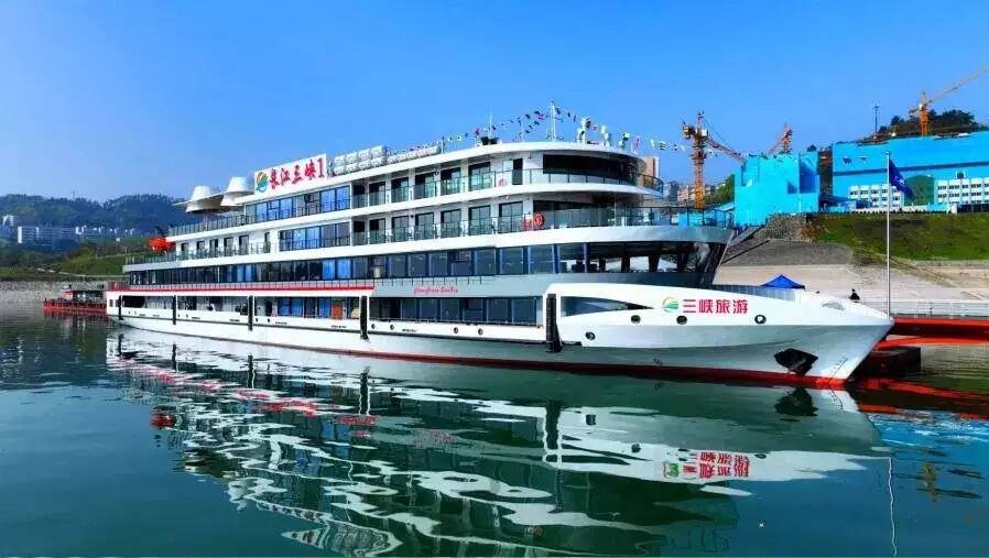 Yangtze River Three Gorges 1 electric cruise ship