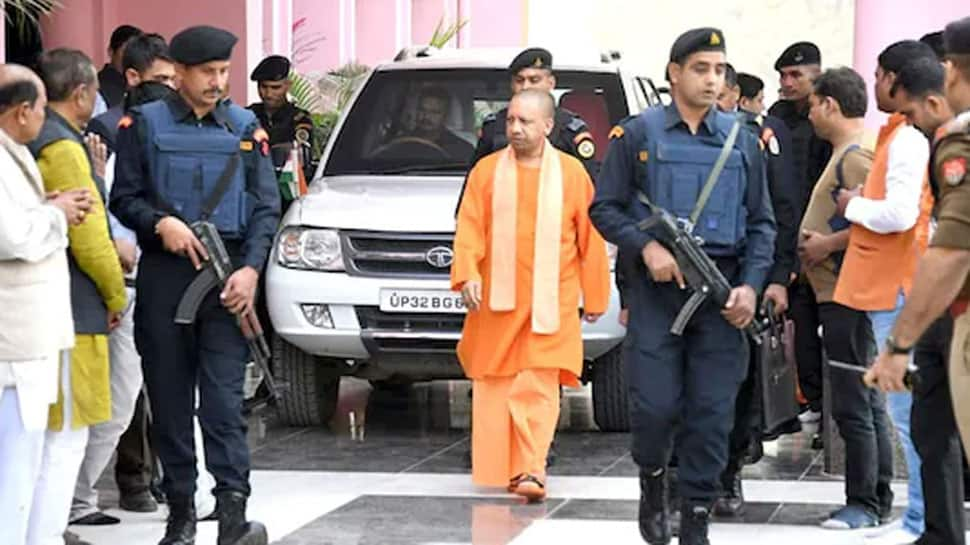 UP CM Yogi Adityanath stops cavalcade to make way for ambulance, earns praise for his &#039;humanitarian gesture&#039; 