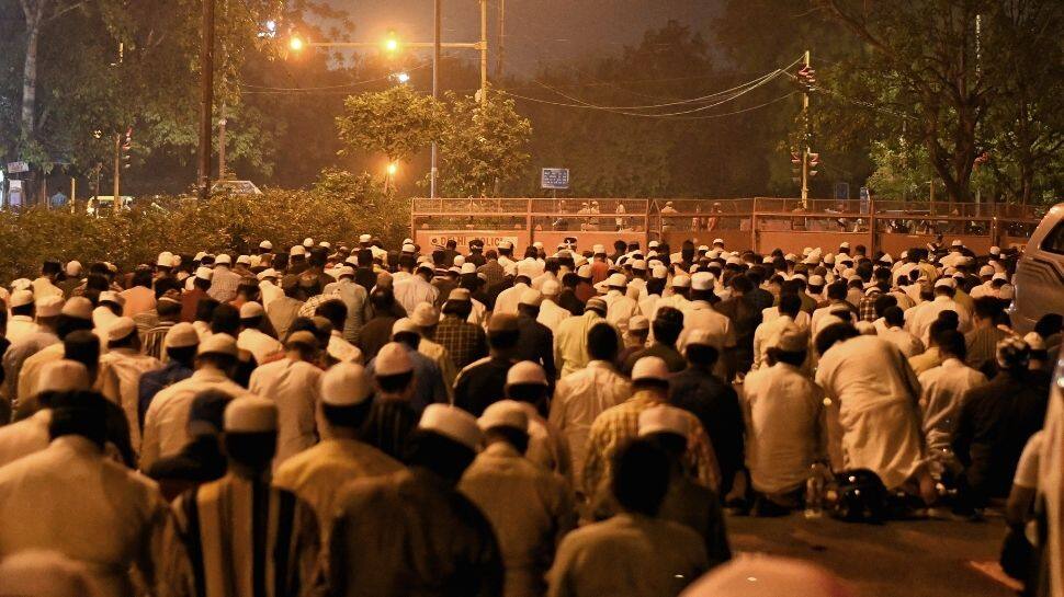 After two years of pandemic, jam-packed congregational prayer takes place at Delhi's Red Fort