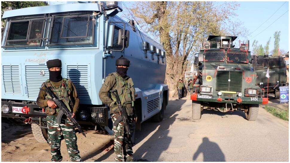 J&amp;K: Two non-local labourers shot at by militants in Pulwama