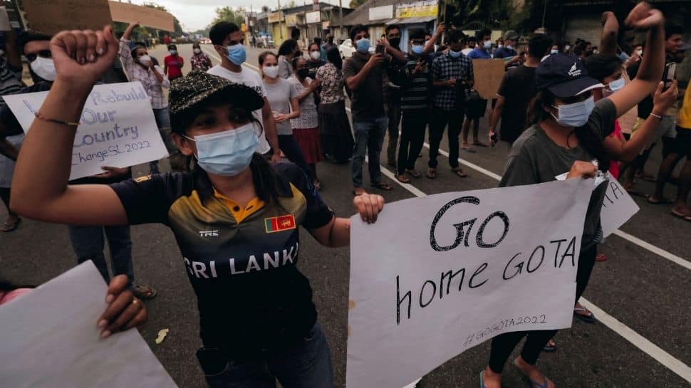 Sri Lanka crisis: Protesters defy curfew, police fire tear gas at students  | World News | Zee News