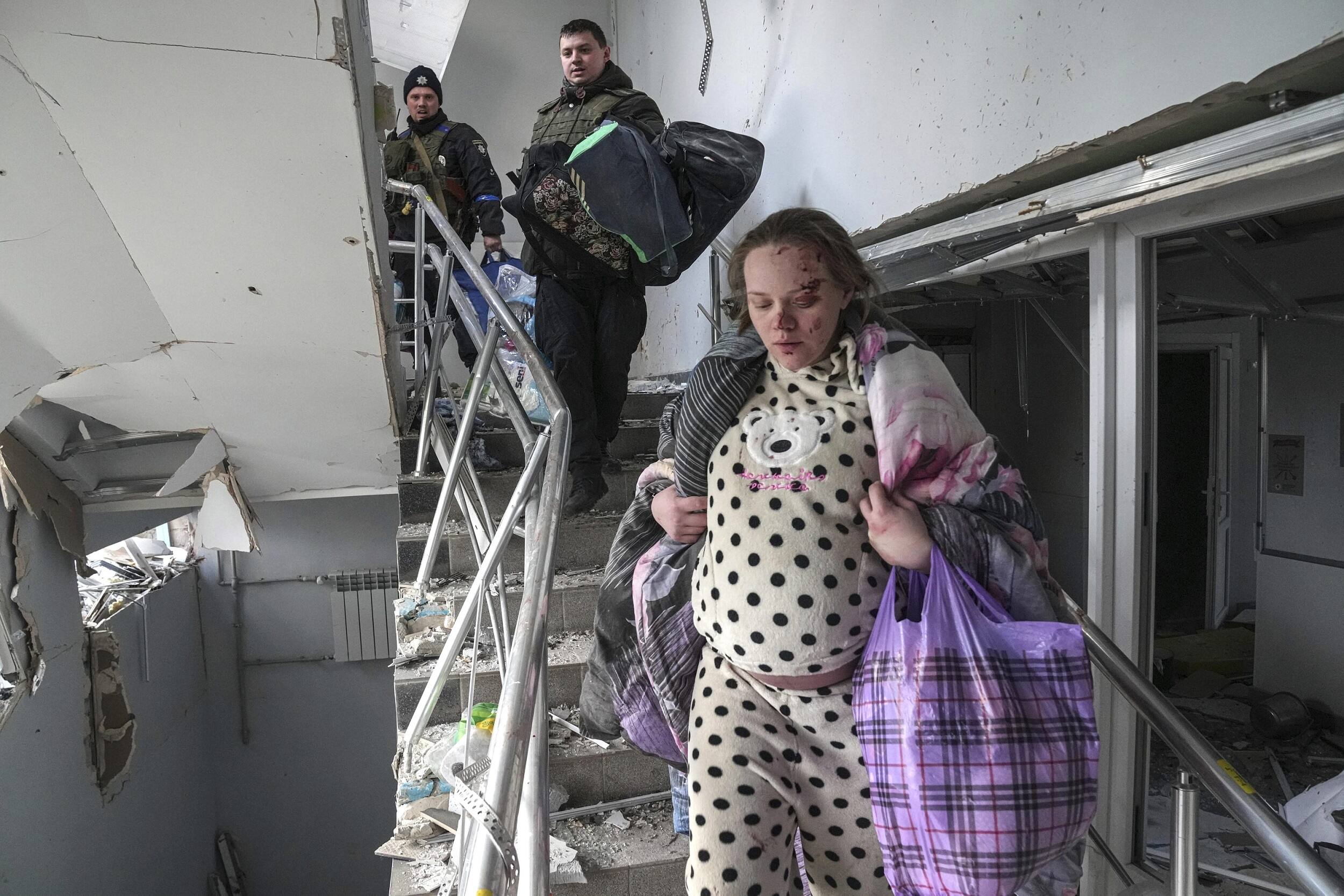 Pregnant woman runs for life after shelling attack in Mariupol