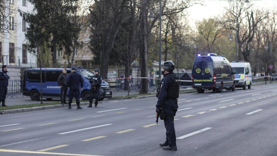 Une voiture enfonce la porte de l’ambassade de Russie à Bucarest, en Roumanie, le conducteur est mort |  Nouvelles du monde
