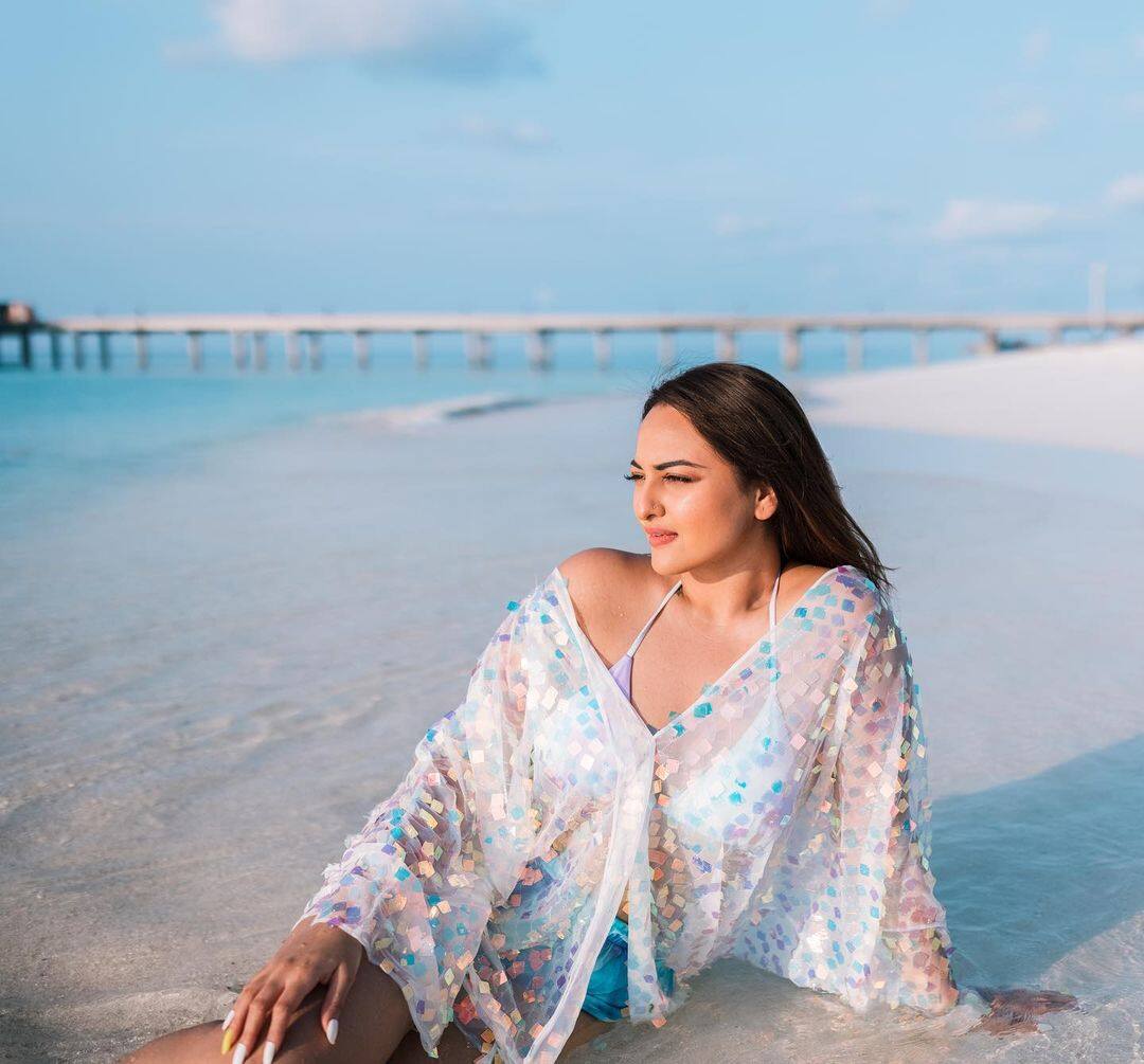 Sonakshi confesses her love for Maldives is getting stronger