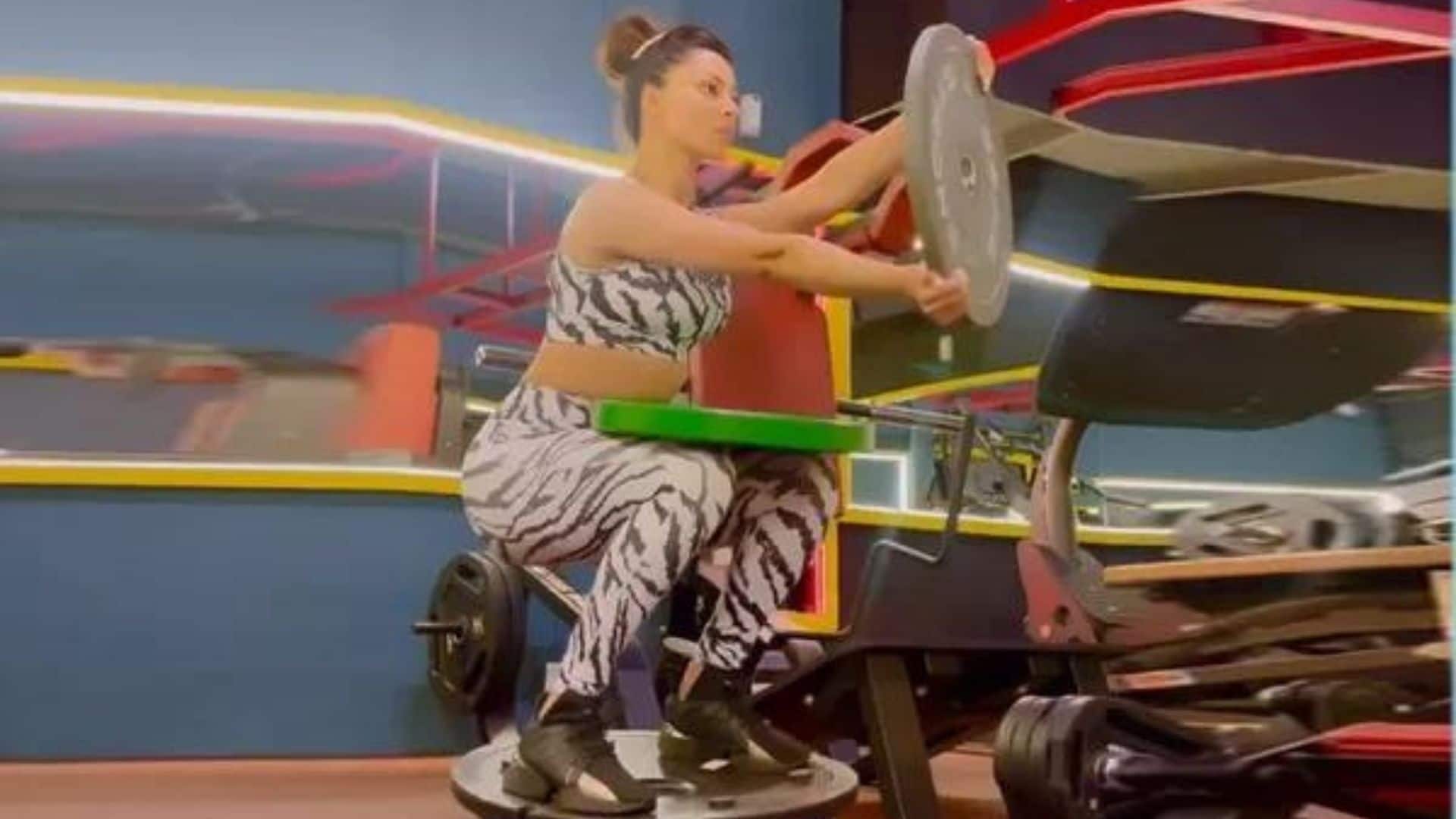 Urvashi Rautela's effortless workout with 40kg plate will leave you stunned – WATCH!