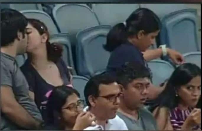 Couple caught kissing in IPL 2022