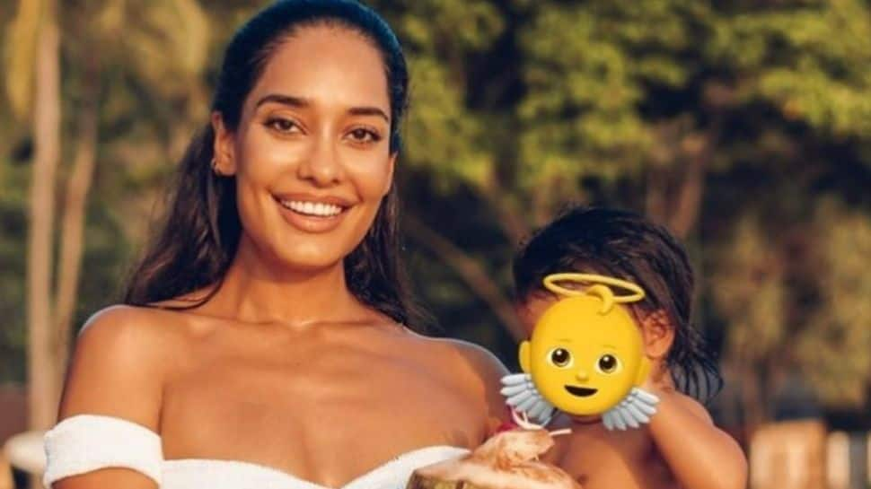 Lisa Haydon&#039;s CUTE beach pics with her daughter Lara go viral, Evelyn Sharma reacts!