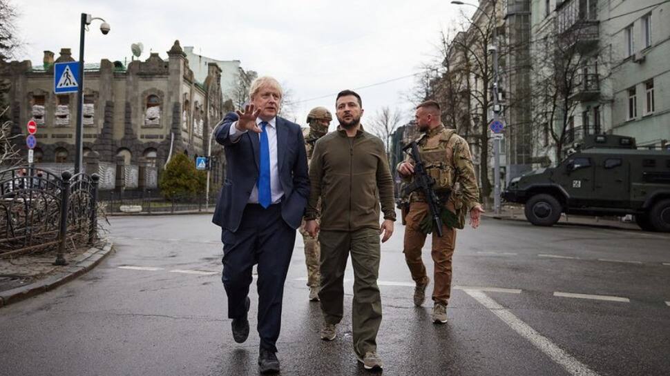 Ukraine-Russia war: Boris Johnson walks through center of Kyiv with Zelenskyy, says Ukrainians have courage of a lion