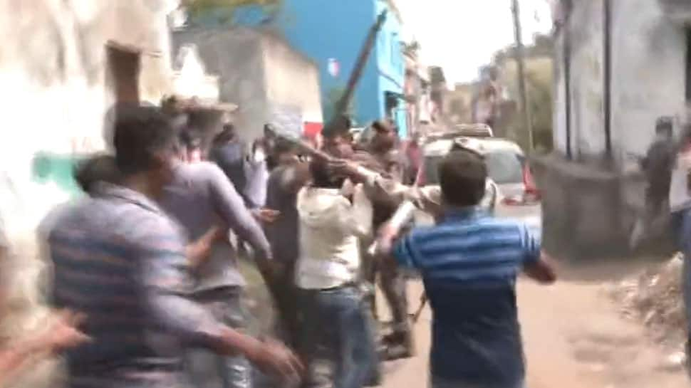 Asansol bypoll: Violence breaks out during voting, BJP candidate Agnimitra Paul&#039;s convoy attacked by TMC goons, Watch