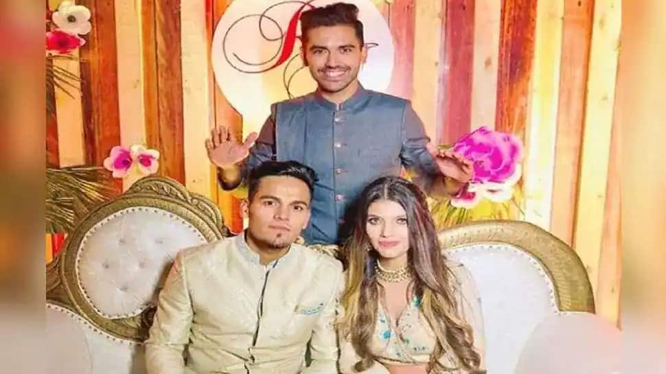 Fans have been eagerly waiting for Rahul Chahar's wedding. Apart from cousin and Team India all-rounder Deepak Chahar of the Chennai Super Kings (CSK), other Indian players were present at his wedding. (Source: Twitter)