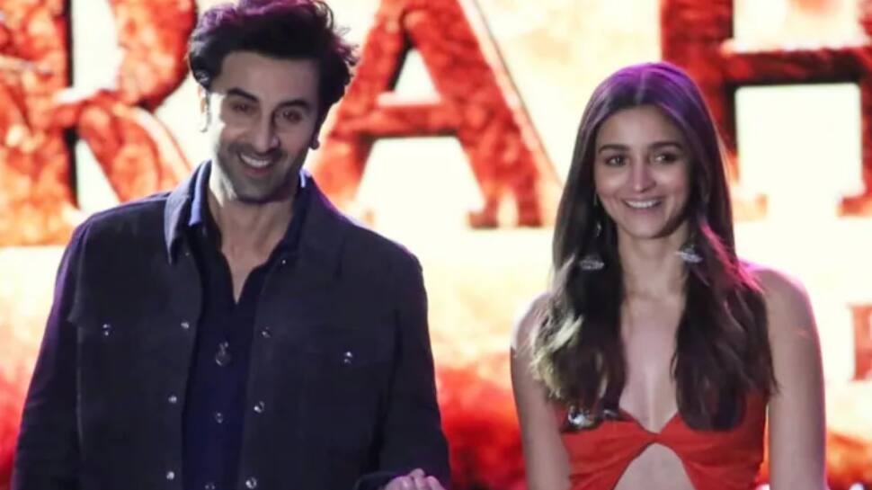 Barricades set up outside Ranbir Kapoor&#039;s Juhu residence ahead of wedding with Alia Bhatt