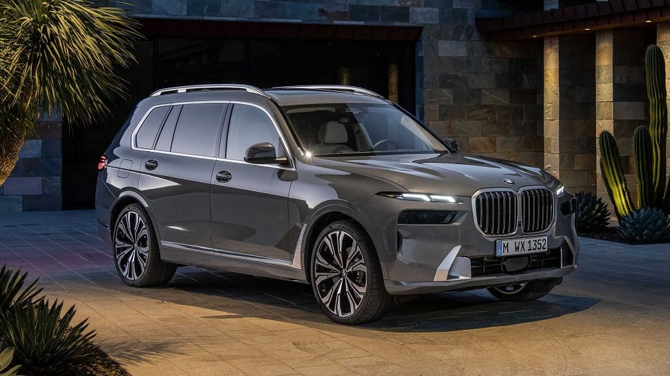 In Pics: 2023 BMW X7 facelift debuts with new iDrive 8 interface, updated  design, News