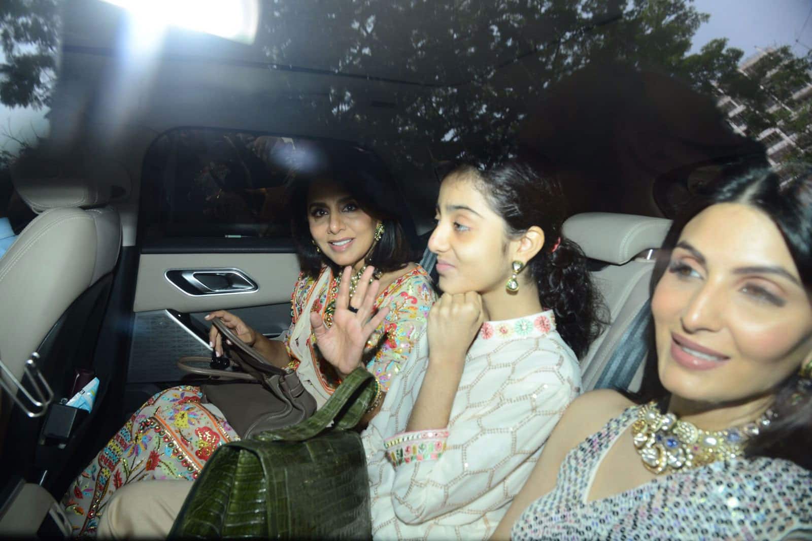 Neetu Kapoor, daughter Riddhima clicked outside Vastu