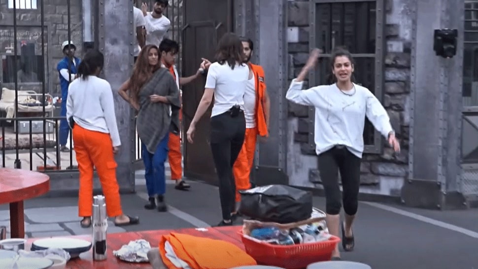 Lock Upp Day 46 written updates: Payal Rohatgi, Anjali Arora get physical, latter destroys her properties