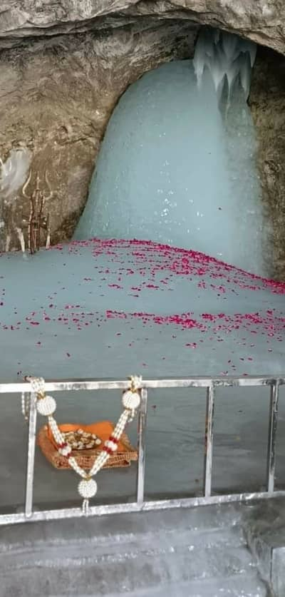 First picture of the holy Amarnath shrine and shiv lingam