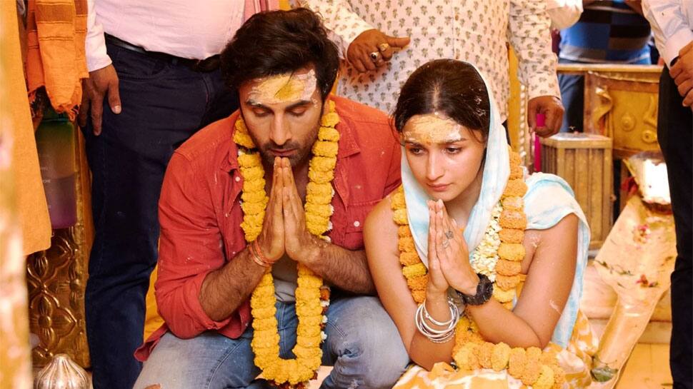 Newlyweds Ranbir Kapoor-Alia Bhatt&#039;s FIRST PICS as bride and groom leaked!
