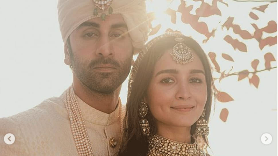 Ranbir Kapoor, Alia Bhatt wedding: Kareena Kapoor, Karisma Kapoor welcome cousin&#039;s bride Alia Bhatt to the family, drop PICS