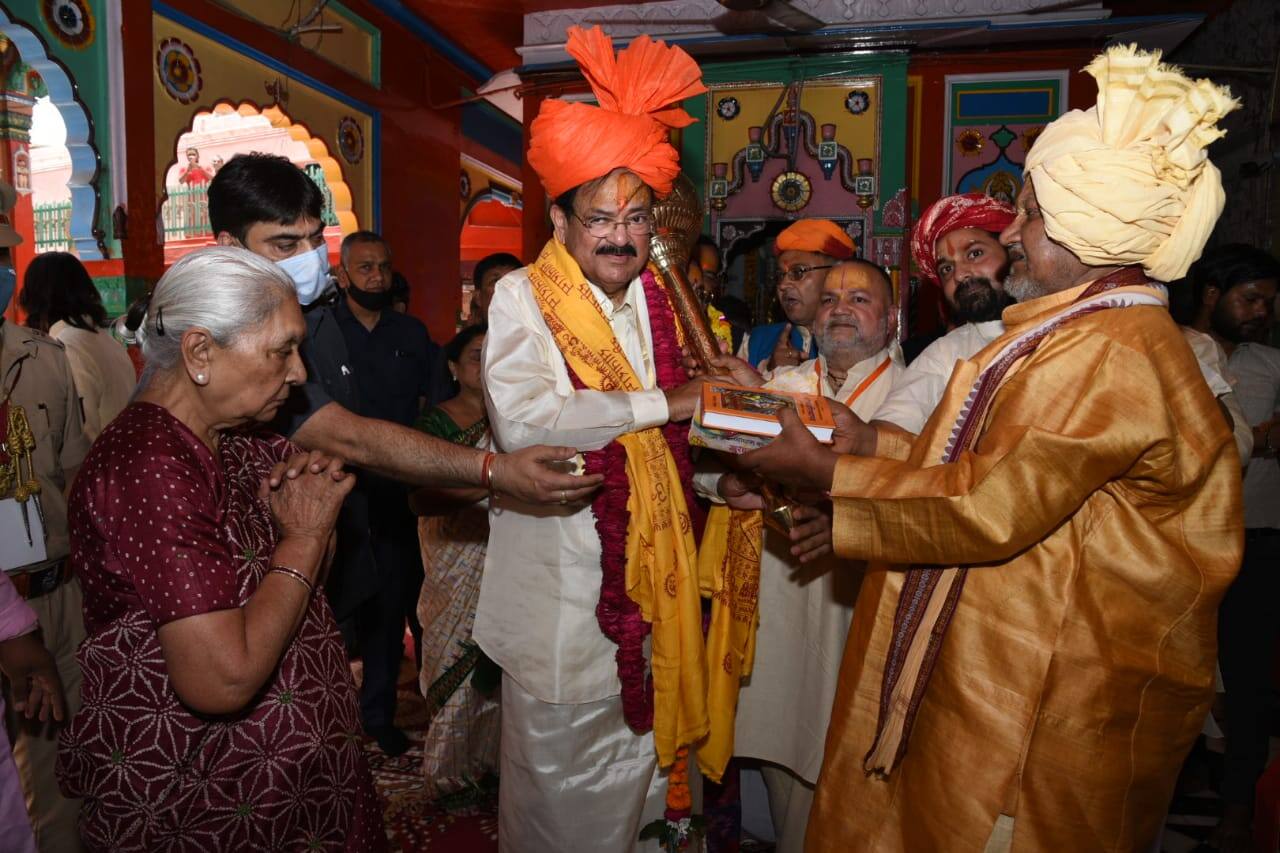 Naidu with UP Governor Anandiben Patel