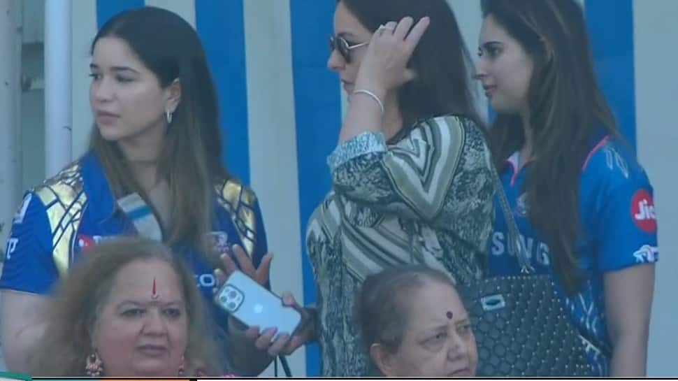 Sara Tendulkar turns up to watch MI play LSG, fans say &#039;ab Shubman Gill pe jokes banenge&#039;