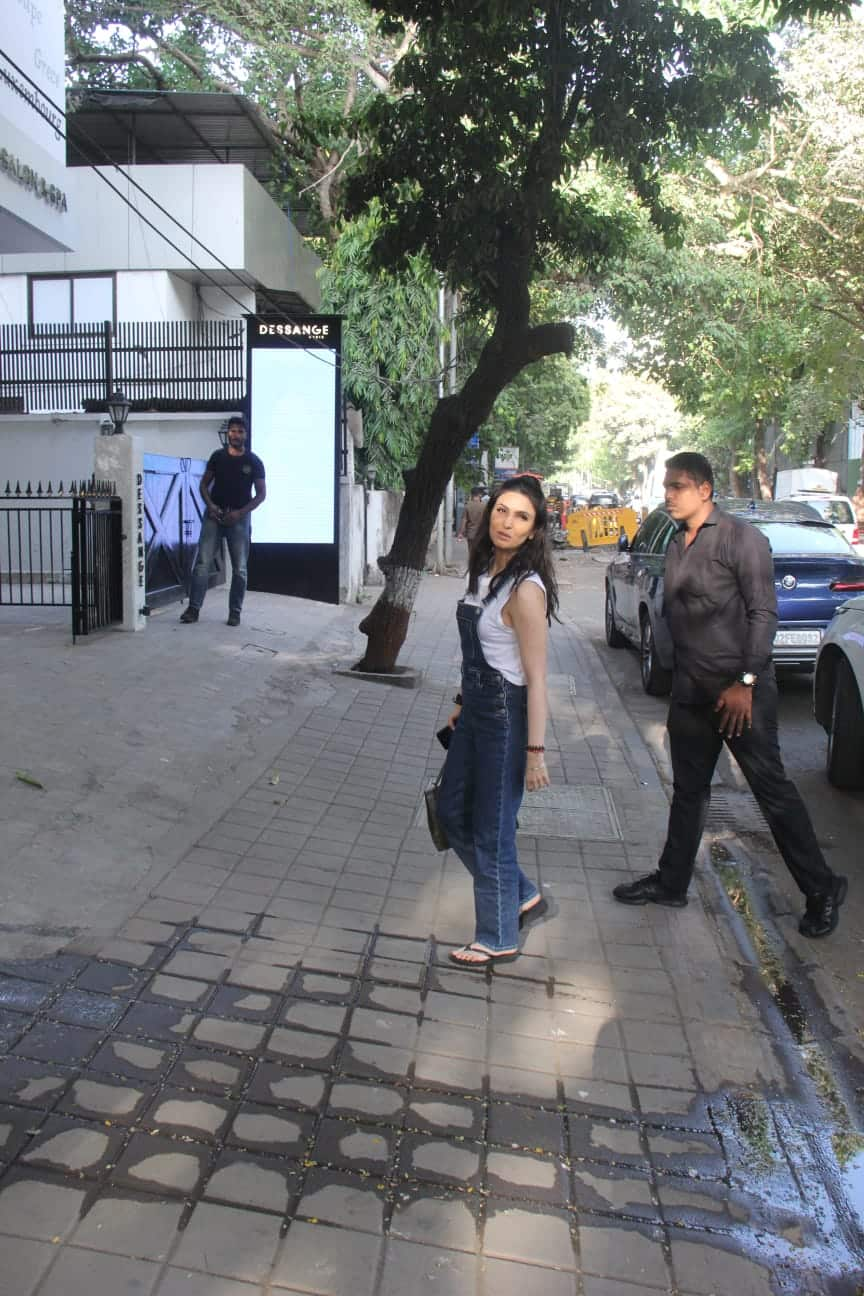 Ranbir Kapoor's sister Riddhima Kapoor papped