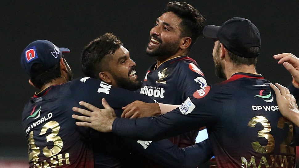 Dinesh Karthik continues good form as RCB beat DC by 16 runs in IPL 2022 clash