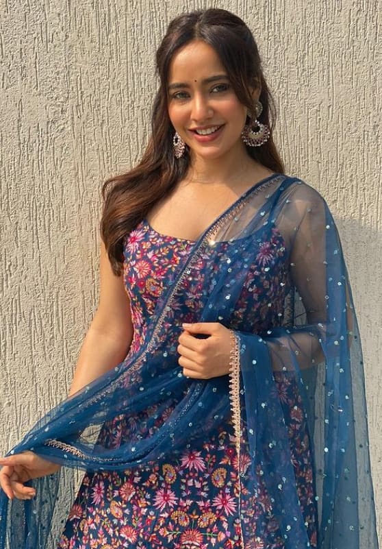 neha sharma in saree hot