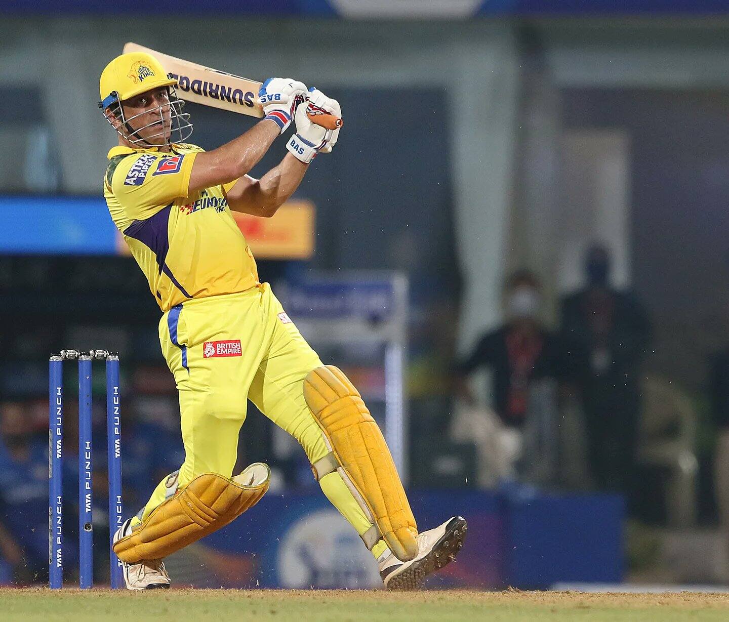 IPL 2022: CSK vs MI (MS Dhoni 28 off 13)