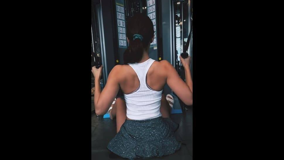 Disha Patani just dropped a workout video! 4 Times she set FITNESS GOALS for us - WATCH