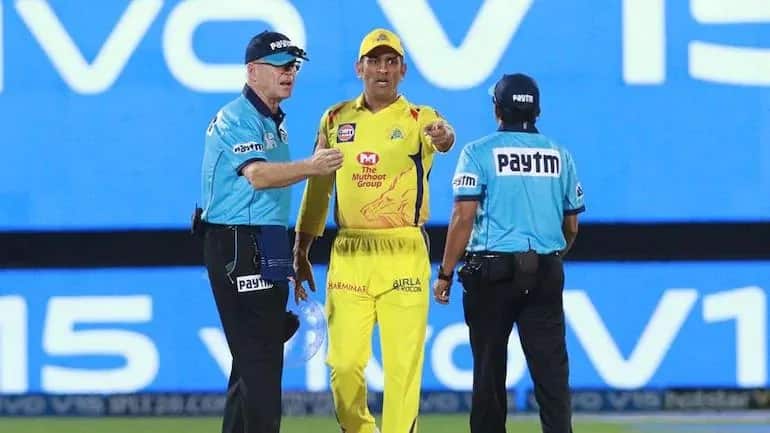 IPL 2019: MS Dhoni vs Umpires