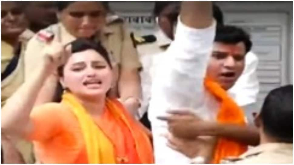 Hanuman Chalisa row: MP Navneet Rana, MLA husband Ravi Rana arrested