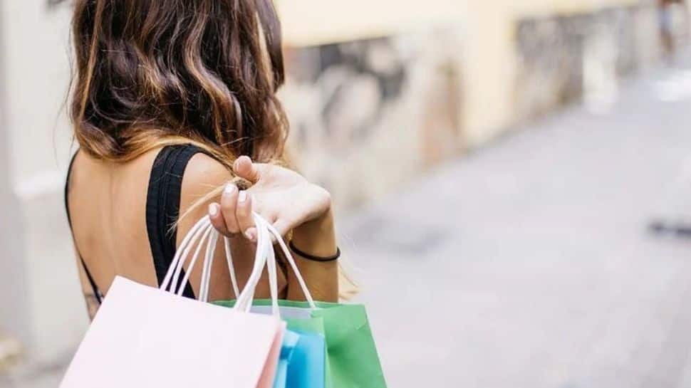 Now, retail stores can attract fine for selling 'branded' carry bags |  Hyderabad News - Times of India