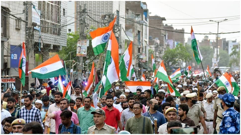 Hindus, Muslims take out &#039;Tiranga yatra&#039; in Jahangirpuri, days after violence