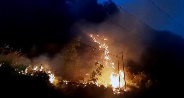 Fueled by high winds, US witnesses one of largest wildfires