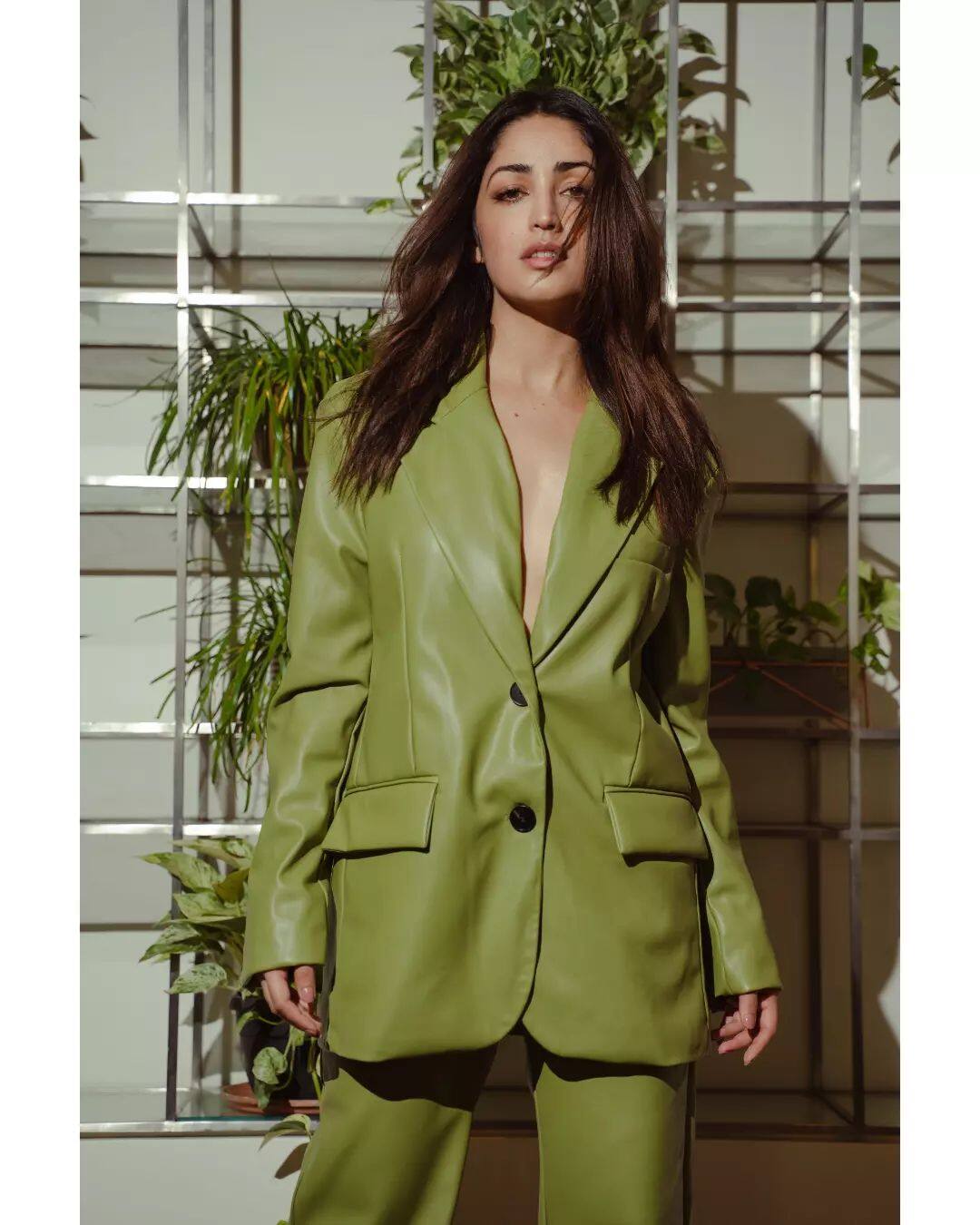 Yami wore a dark green pantsuit to promote 'Dasvi'