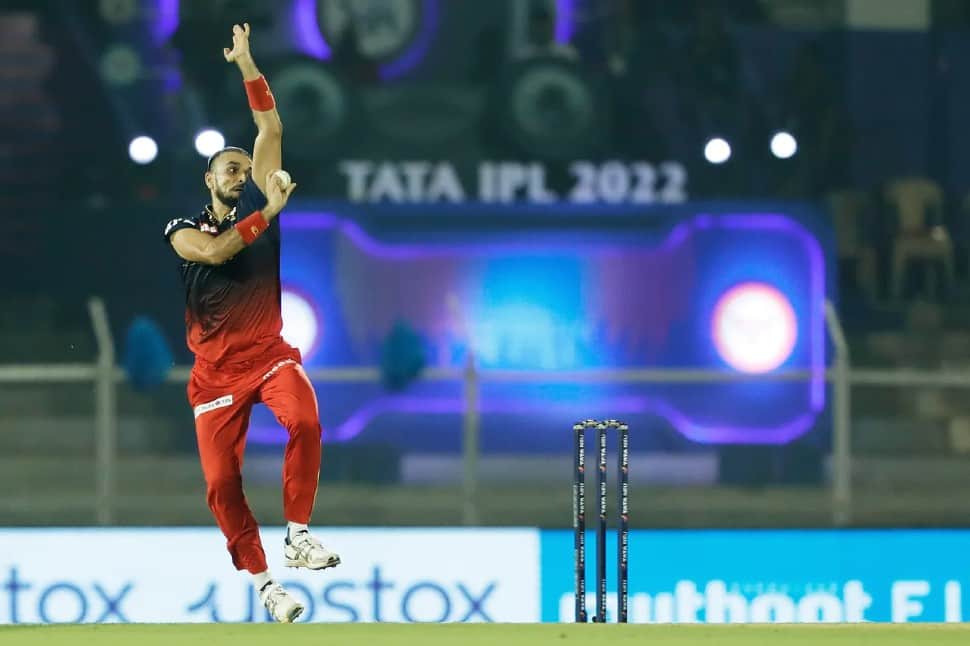 Royal Challengers Bangalore pacer Harshal Patel picked up 5/27 against Mumbai Indian in IPL 2021. Harshal ended last season as the Purple Cap winner. (Photo: BCCI/IPL)