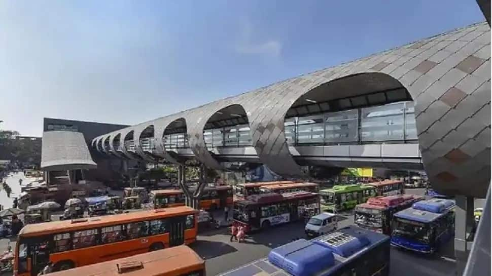 FOB connecting Noida&#039;s Aqua line with Delhi Metro&#039;s Blue line to be ready in a year: NMRC