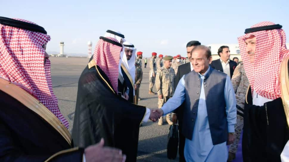 Netizens react to Pakistan PM Shehbaz Sharif&#039;s &#039;Chor-Chor&#039; welcome in Saudi&#039;s Madina