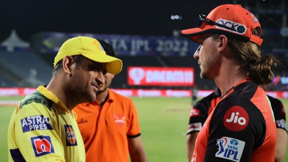 IPL 2022: SRH coach Dale Steyn has fan moment with MS Dhoni, CSK skipper does THIS