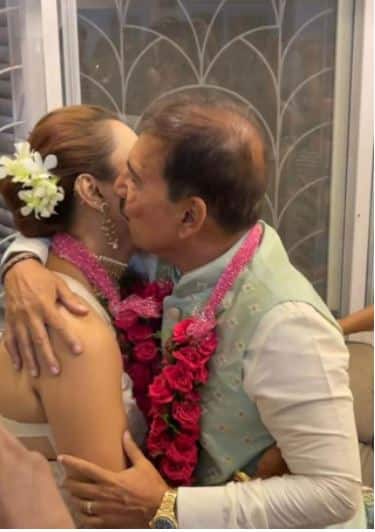 Kissing pic goes viral