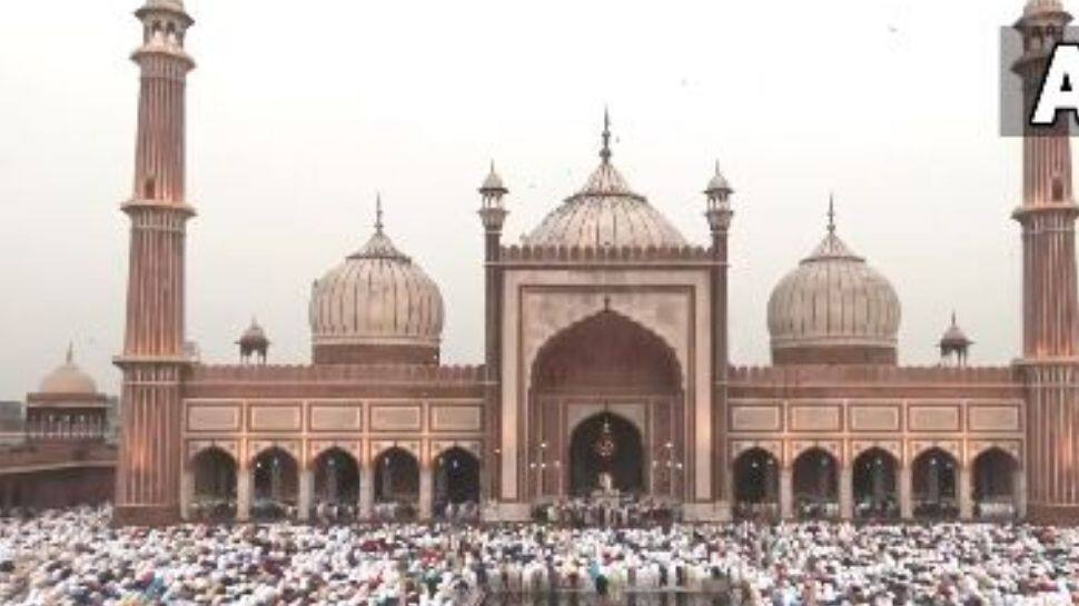Eid-Ul-Fitr: Devotees throng Jama Masjid, Delhi, after 2 years