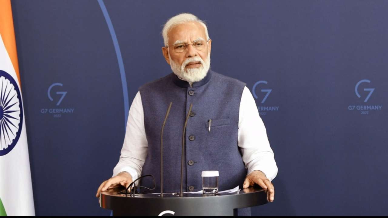 PM Modi's target on Congress from Germany | Zee News