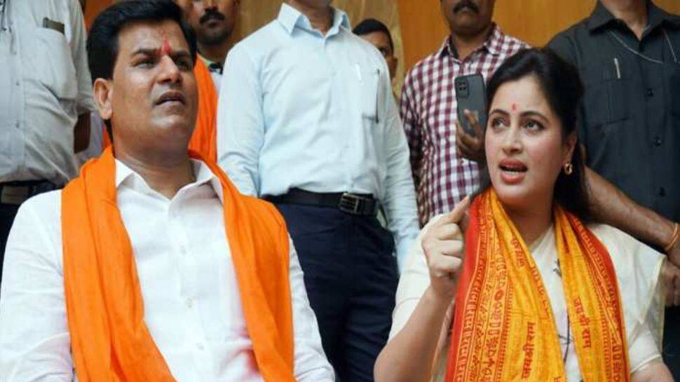 Hanuman Chalisa row: Prison officials neglected MP Navneet Rana's health issues, alleges husband