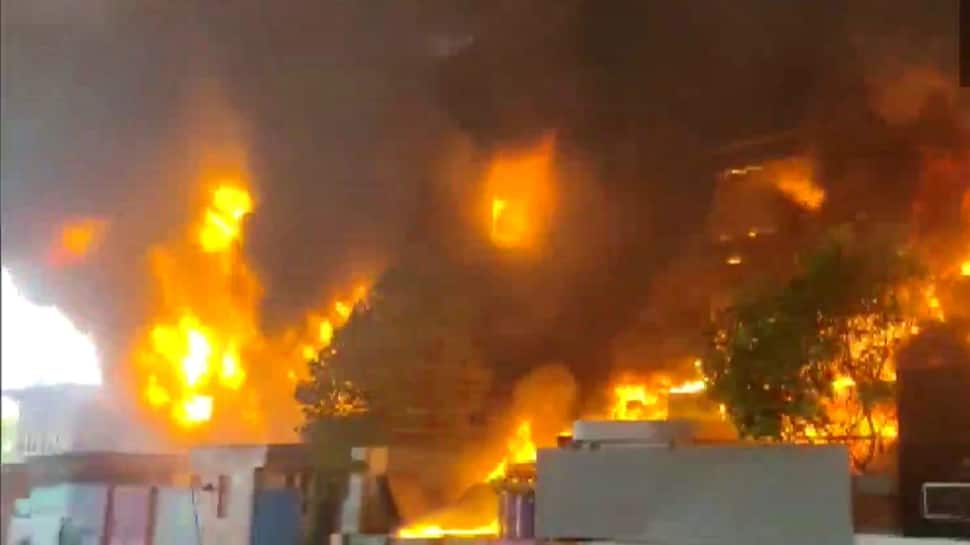 Massive fire breaks out at a rubber factory in Navi Mumbai&#039;s Pawane, at least 20 fire tenders on spot