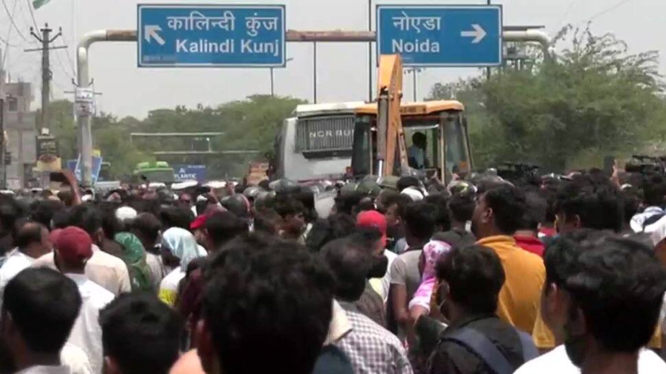 Shaheen Bagh: Locals sit on roads, AAP MLA leads protests against MCD&#039;s anti-encroachment drive